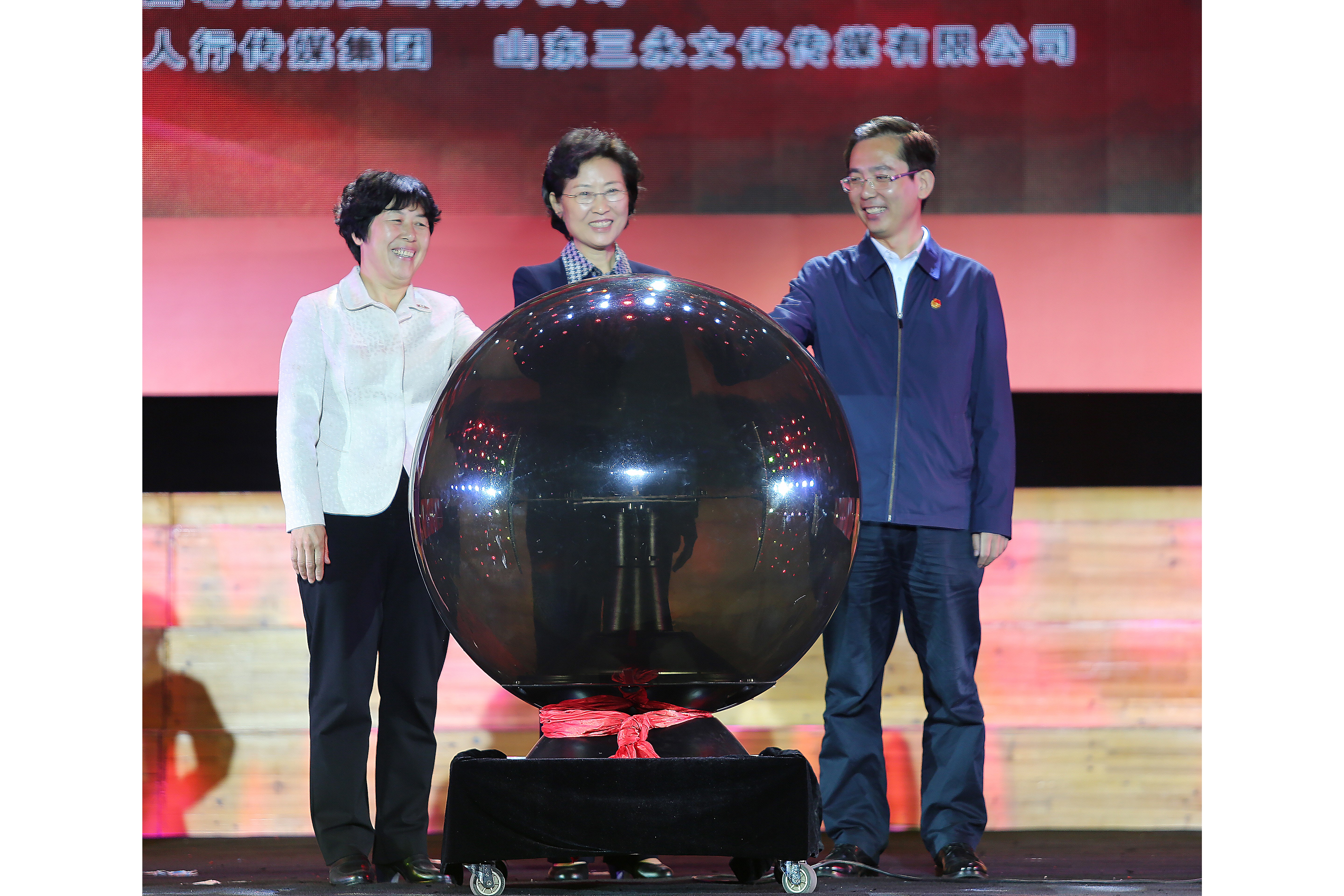 ϲӭʮ�Ŵ���־��У԰