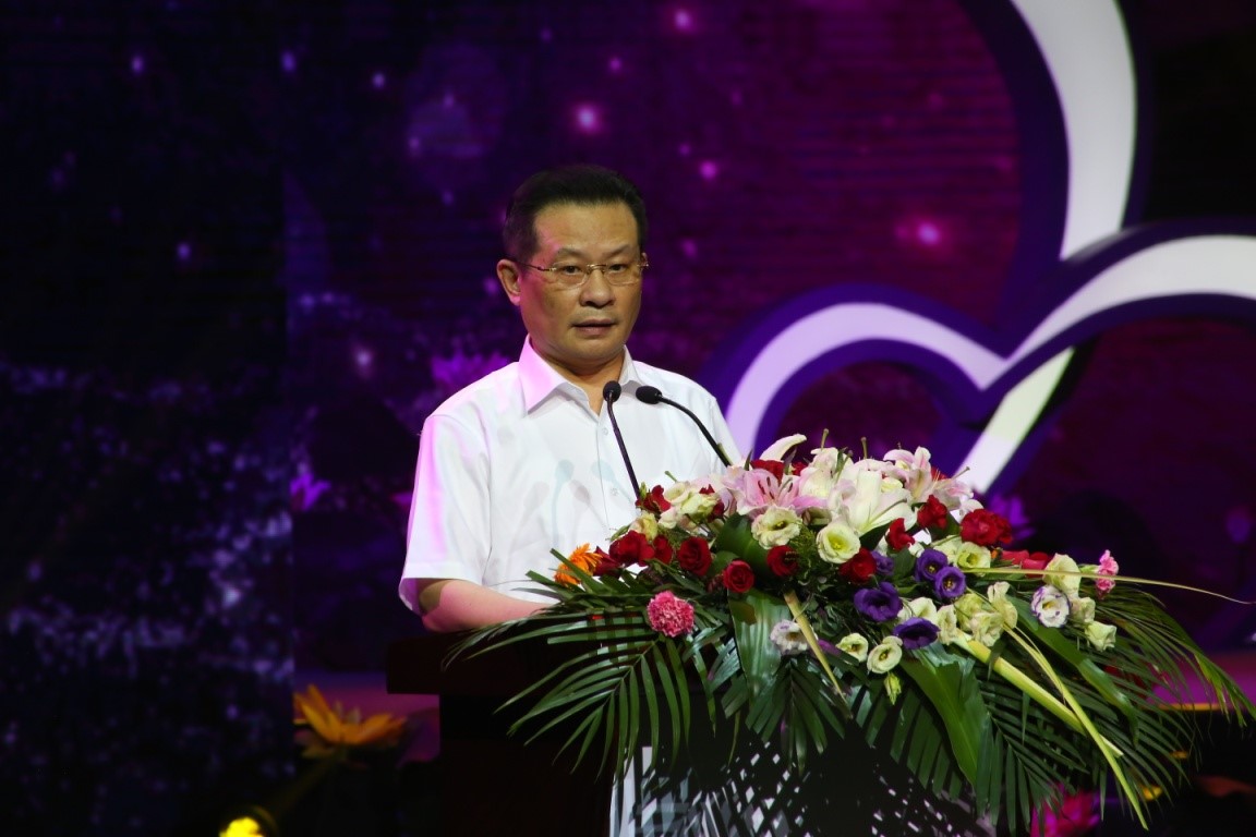 �ھŽ�ȫ���м����������ݣ�����Ƭ�����㱨�ݳ��ڼ��Ͼ���